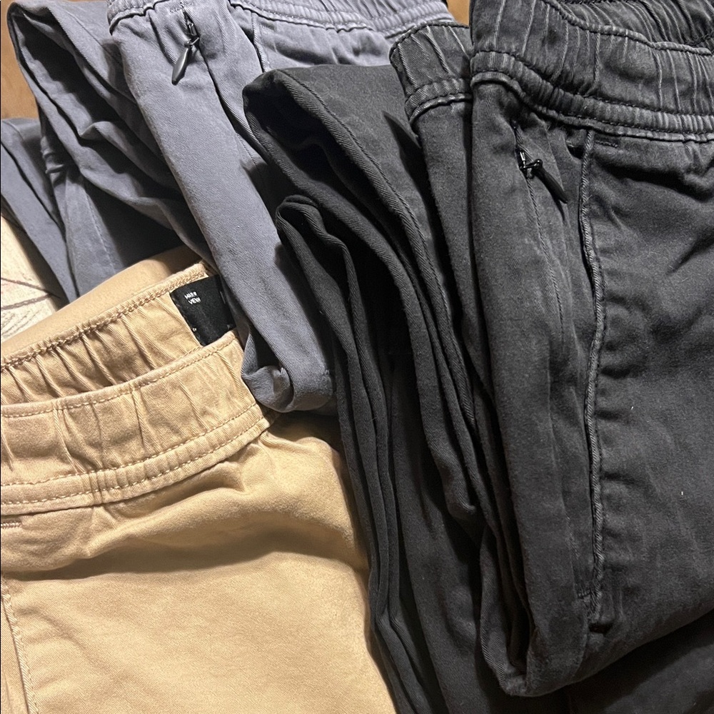 Hollister Men's Sweatpants in Black, Gray, and Tan
